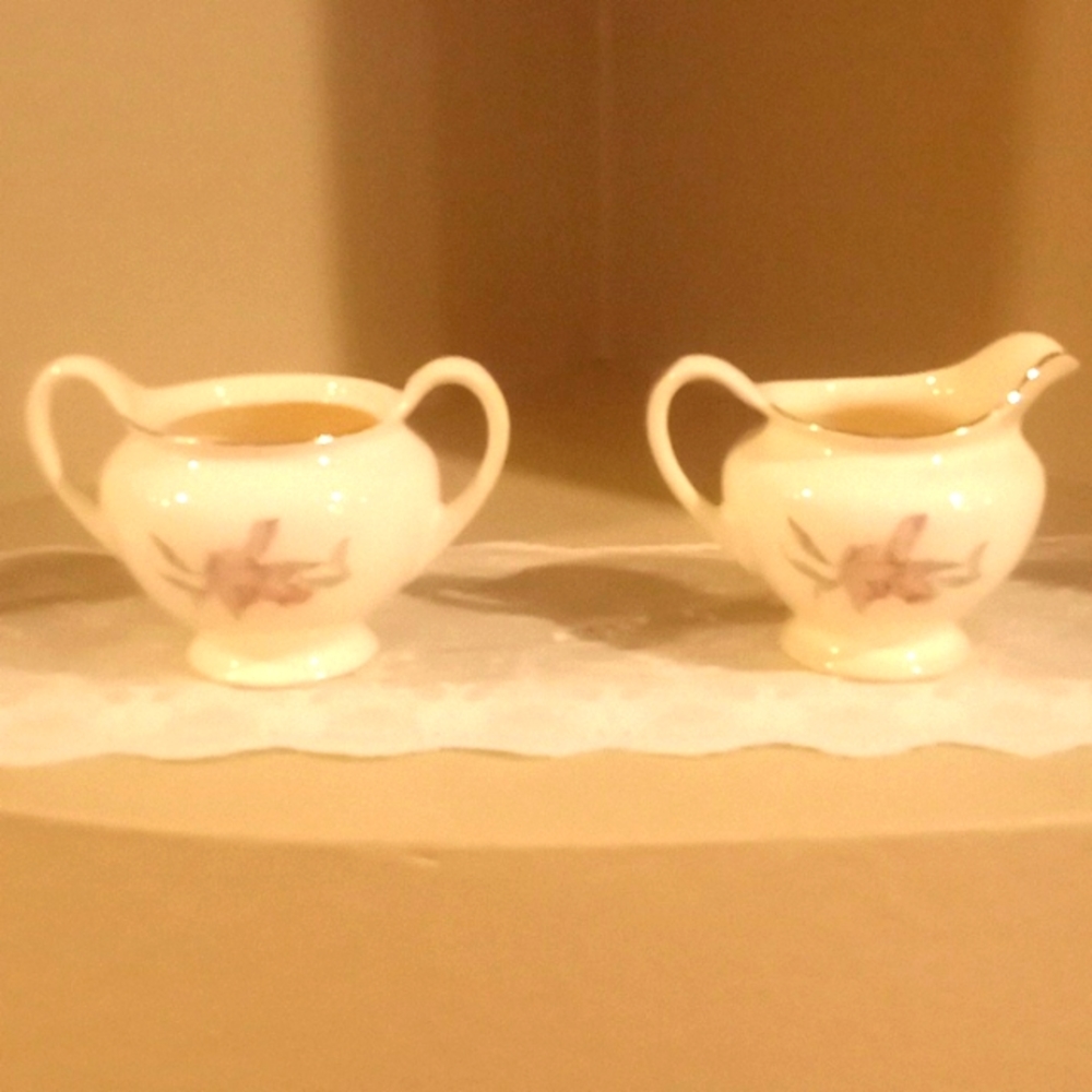 Vintage Universal Cambridge Iris Camwood Ivory- Sugar & Creamer Set
